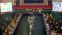 Penampakan suasana saat rapat konsultasi antara DPR dan sejumlah menteri.