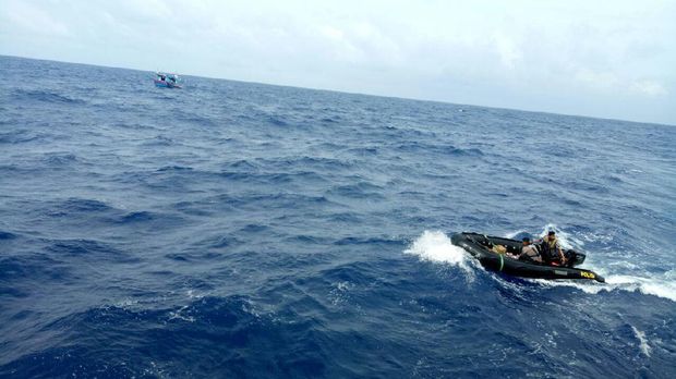 Polisi Tangkap 2 Kapal Asing Asal Vietnam, 1 ABK Terjun ke Laut