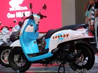 Merasakan Skuter Scoopy Anyar dengan Pelek 12 Inci