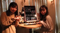 Bukan hanya di Tokyo, Sapporo di Jepang juga punya cafe bertema wanita tanpa make up. Namanya adalah Naturalia. Dibuka pertama kali pada Oktober 2015, Naturalia mengklaim sebagai kafe bar pertama tanpa make-up di dunia. Kafe itu hadir untuk mempromosikan kecantikan alami wanita di tengah arus make up dan berbagai produk kecantikan (Naturalia/Facebook)