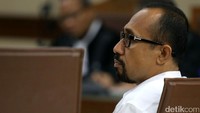 Jaksa penuntut umum KPK mengajukan tuntutan untuk Andi Taufan Tiro yaitu pidana penjara selama 13 tahun dan denda Rp 1 miliar. 