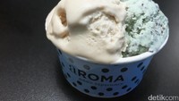 Gelato ukuran Picollo bisa memilih dua rasa. Gelato hazelnut berwarna cokelat muda patut dicicip karena terasa gurih creamy.