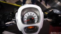 Honda memasang beberapa fitur baru seperti panel meter elektrik yang kini hadir dengan panel LCD baru yang menampilkan odometer dan indikator bahan bakar serta fitur baru ECO Indicator yang mendukung upaya pengendara untuk menghemat bahan bakar. 