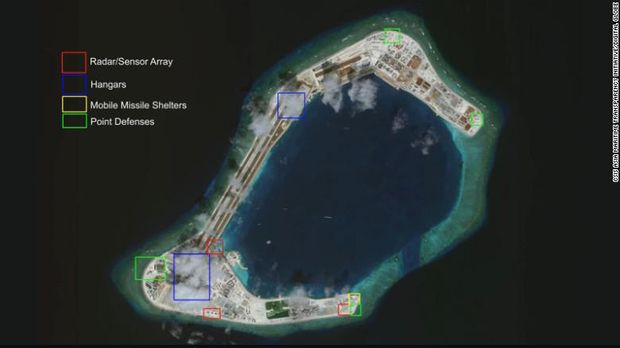 Foto satelit Subi Reef tanggal 14 Maret menunjukkan hanggar dan radar canggih China telah terpasang