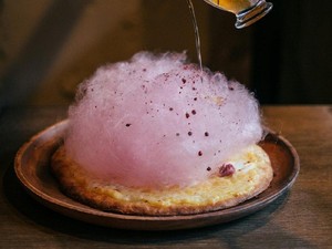 Nyam! Sambut Musim Semi Ada Pizza Topping Bunga Sakura dan Gulali