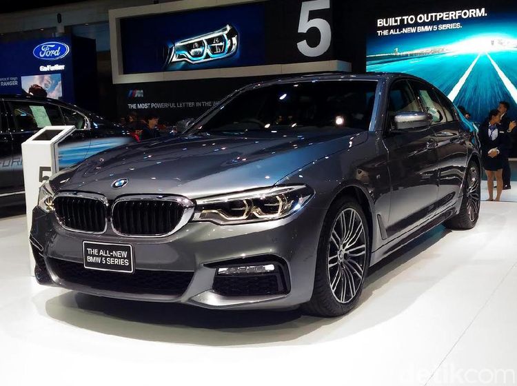 BMW Pamerkan Mobil Anyarnya di BIMS