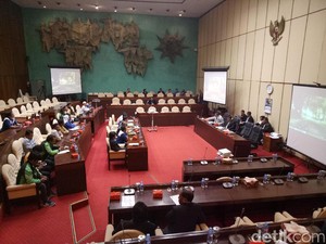 Gampang Beli Martabak, Anggota Komisi V DPR Bela Ojek Online
