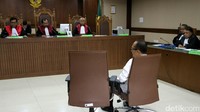 Dalam surat dakwaan, Andi disebut menerima suap Rp 7,4 miliar. Suap itu diterimanya dari 2 pengusaha terkait proyek Kementerian PUPR untuk wilayah Maluku dan Maluku Utara.