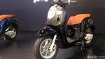 Skuter Retro Honda Bersolek