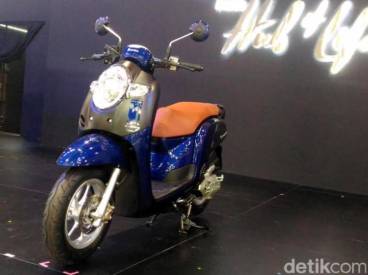 Skuter Retro Honda Bersolek
