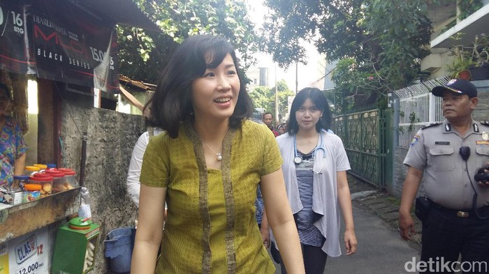 Cek Layanan Puskesmas, Istri Ahok Jenguk Lansia Sakit di Petojo