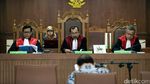 Amran Bacakan Pledoi Sambil Menangis