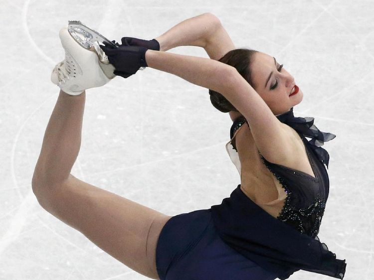 Liukan Indah Atlet Ice Skating di Ajang Dunia