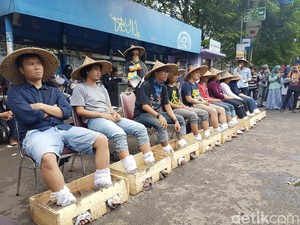 Peduli Kendeng, Mahasiwa di Serang Ikut Semen Kaki