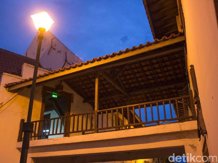 Tapak Memori Kiki Fatmala di Bangunan Kolonial Lokasi Syuting Si Manis Jembatan Ancol