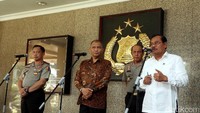 Tito menekankan, komunikasi adalah cara yang terbaik jika ada masalah yang melibatkan ketiga lembaga penegak hukum ini. Mantan Kepala Densus 88 Antiteror ini juga menegaskan konflik seperti Cicak VS Buaya antara KPK dan Polri tidak akan terulang.