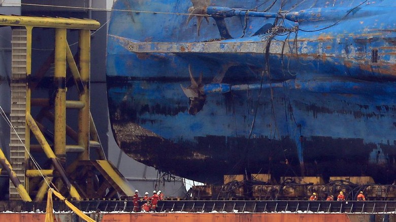 Potongan Tulang Siswa Korsel Korban Tragedi Sewol Ditemukan Potongan Tulang Siswa Korsel Korban Tragedi Sewol Ditemukan