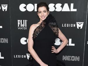 Setelah Emma Watson, Anne Hathaway Mulai Pakai Gaun Ramah Lingkungan