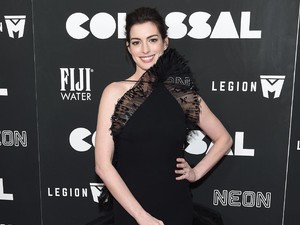 Setelah Emma Watson, Anne Hathaway Mulai Pakai Gaun Ramah Lingkungan