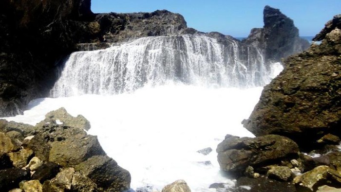 air terjun laut