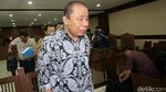 Amran Bacakan Pledoi Sambil Menangis