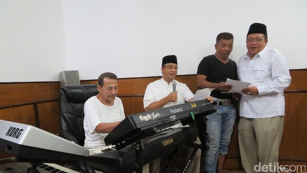  Anies bernyanyi bareng Habib Luthfi / 