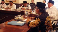 Ridwan Mukti turut didampingi Bupati Lebong Rosjonsyah Sahili, Bupati Bengkulu Utara Mian, dan sejumlah SKPD.