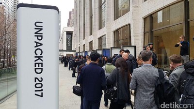 Keriuhan Sambut Kelahiran Galaxy S8