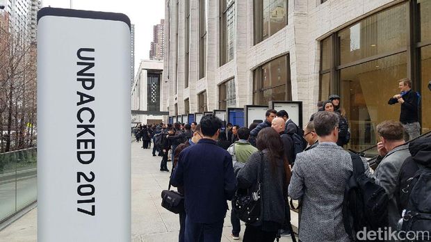 Menantikan Selubung Galaxy S8 Dibuka