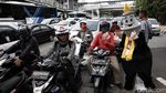 Badut Monas Sosialisasikan Pilgub DKI Putaran Kedua