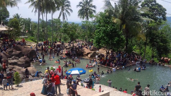 Liburan Seru Ke Taman Batu Cijanun Purwakarta Yang Sedang Hits Banget