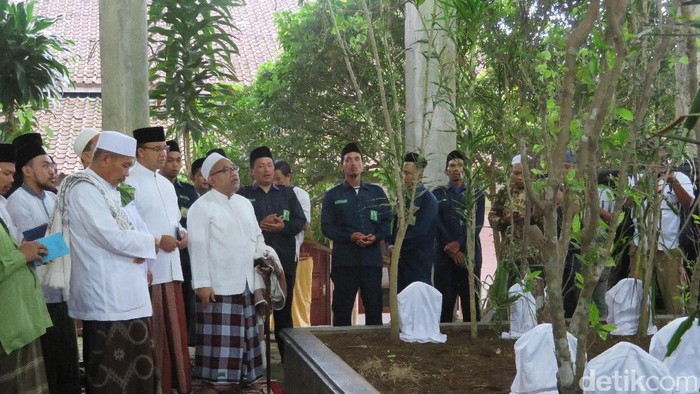 Anies Diskusi soal Jakarta dengan Ulama di Ponpes Attauhidiyah