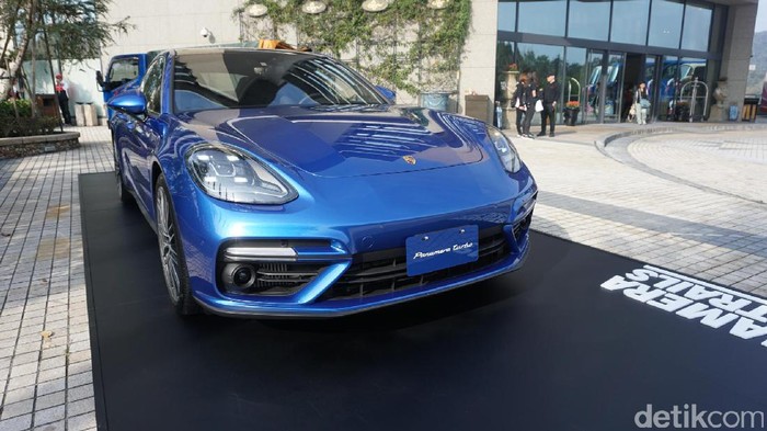 Merasakan 2 Sisi Berbeda Porsche Panamera