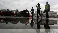 Rencananya massa akan berdemo di depan Gedung DPR menuntut kinerja pemerintahan Jokowi-JK yang tak berpihak pada rakyat, penuntasan kasus korupsi e-KTP, dan penyelesaian kasus dugaan penodaan agama.