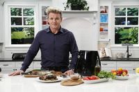 Ini Alasan Mengapa Gordon Ramsay Tak Pernah Menyentuh Makanan di Pesawat