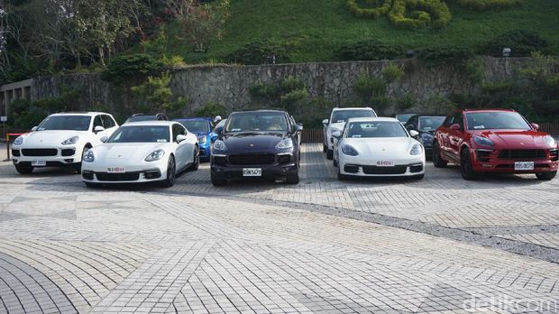 Merasakan 2 Sisi Berbeda Porsche Panamera