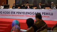 Sidang beragendakan meminta keterangan dari dua nama di atas karena dianggap tak menjalankan tugas masing-masing dengan sebaik-baiknya dalam pelaksanaan Pilkada DKI 2017. Selain Sumarno dan Mimah, anggota KPU DKI lainnya, Dahliah Umar, akan dimintai keterangan.
