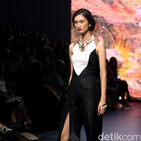 Yosep Sinudarsono mengangkat tema EDEN di Plaza Indonesia Fashion Week 2017. Jakarta. Plaza Indonesia. [Foto: Mohammad Abduh/Wolipop]