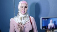 Angel Lelga ditemui usai acara Rumpi No Secret di Gedung Trans TV, Tendean, Jakarta, Rabu (29/3/2017). Foto: Hanif/detikHOT
