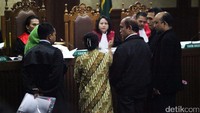 Menurut Irwan, Miryam memberikan keterangan dengan sadar ketika dalam proses penyidikan. Irwan tidak berkomentar lebih tentang pencabutan berita acara pemeriksaan (BAP) dalam sidang.
