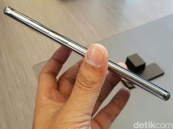 Menggenggam Galaxy S8 di New York