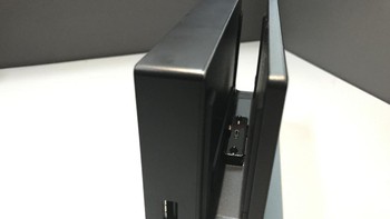 Nintendo juga menambahkan dua port USB lainnya di bagian sisi docking. Foto: afr/detikINET