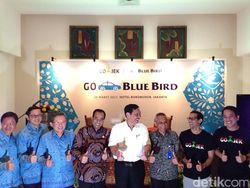 Momen Ketika Go-Jek dan Blue Bird Akur