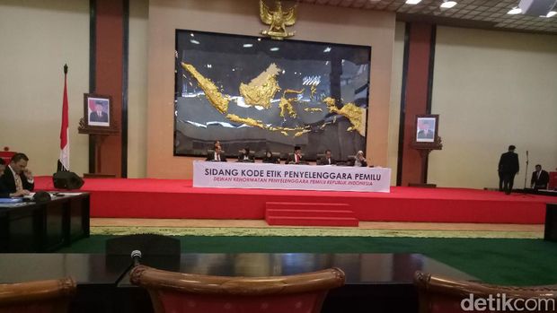 Sidang DKPP / 