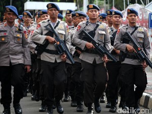 Polresta Tangerang Jaga Pintu Tol Antisipasi Massa Buruh ke Jakarta