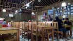 Uenak Tenan! Soto Kudus Campur dengan Paduan Sate