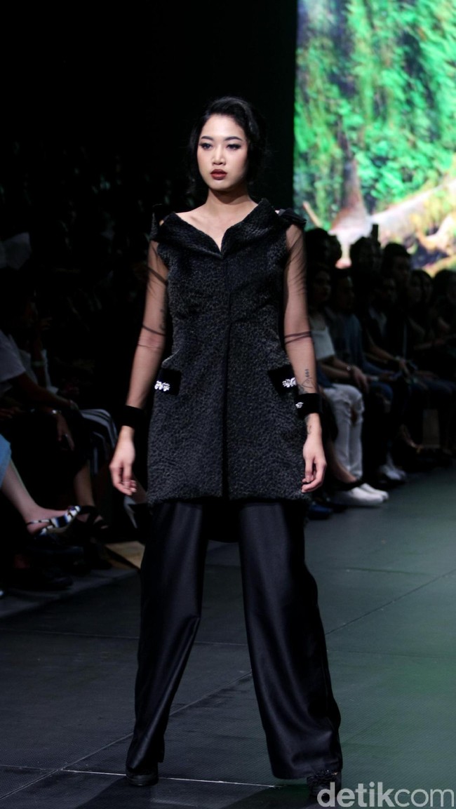 Yosep Sinudarsono mengangkat tema EDEN di Plaza Indonesia Fashion Week 2017. Jakarta. Plaza Indonesia. [Foto: Mohammad Abduh/Wolipop]