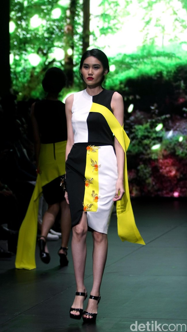 Yosep Sinudarsono mengangkat tema EDEN di Plaza Indonesia Fashion Week 2017. Jakarta. Plaza Indonesia. [Foto: Mohammad Abduh/Wolipop]