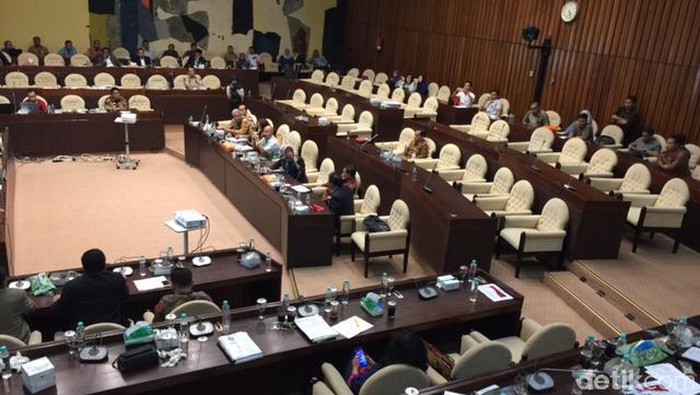 Rapat di DPR Panas, Anggota Pansel KPU Debat dengan Politikus PDIP