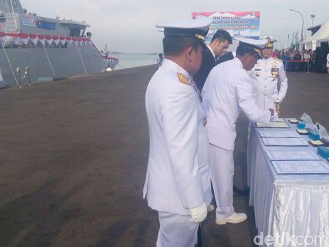 KSAL Resmikan 2 Kapal Perang KRI di Batam